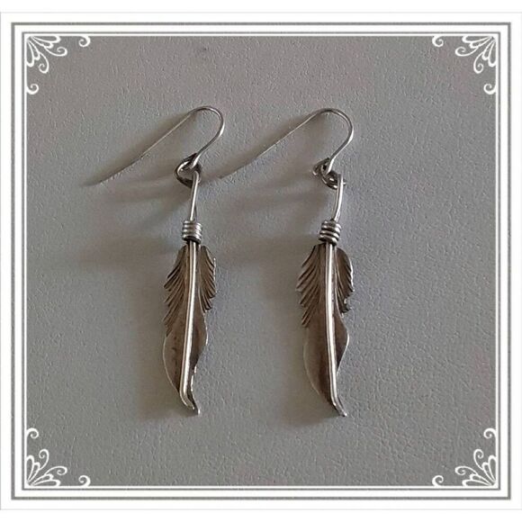 Vintage 925 Sterling Silver Etched Leaf Design Dangle Earrings - Picture 1 of 2